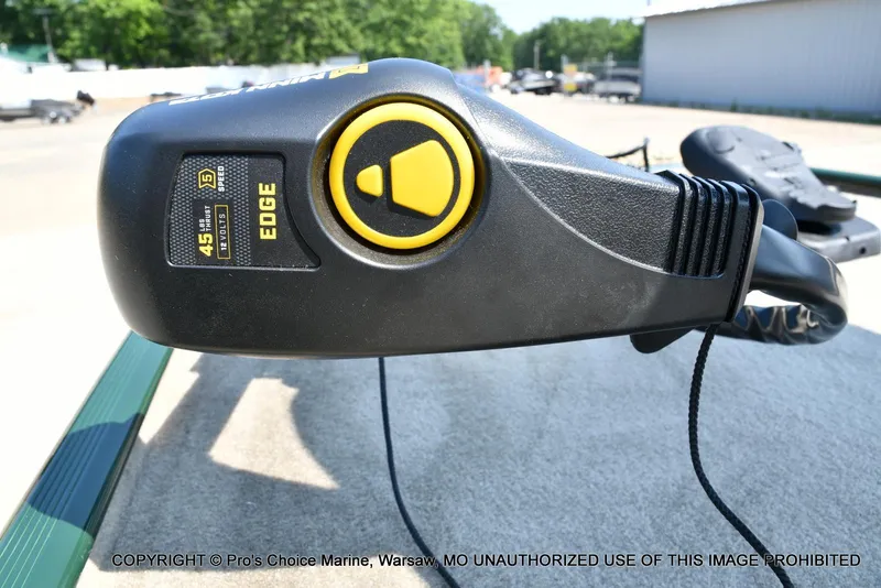 Slide: The Image of Tracker Bass Tracker Classic Limited 2026 - 26