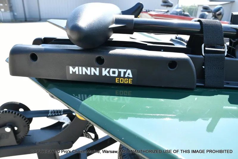 Slide: The Image of Tracker Bass Tracker Classic Limited 2026 - 27