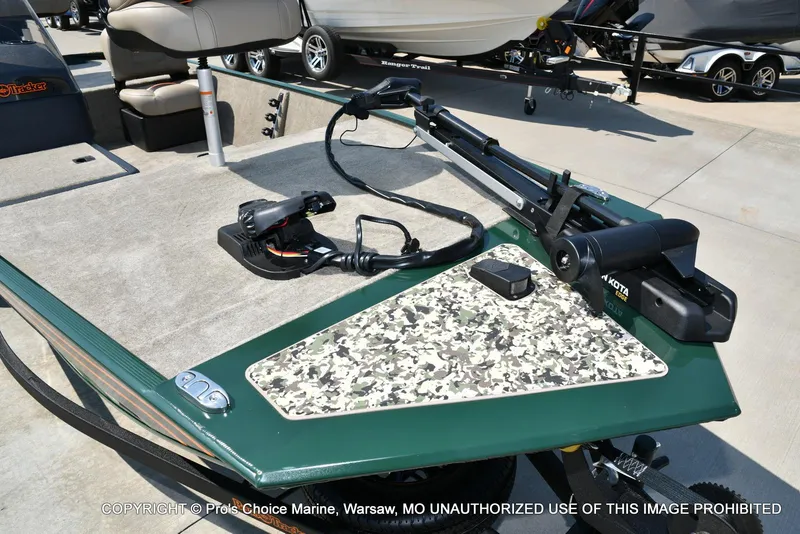 Slide: The Image of Tracker Bass Tracker Classic Limited 2026 - 32