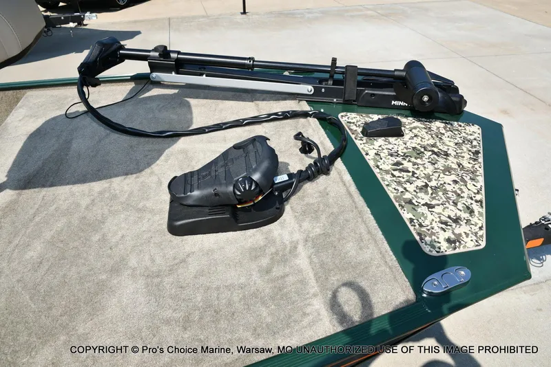 Slide: The Image of Tracker Bass Tracker Classic Limited 2026 - 33