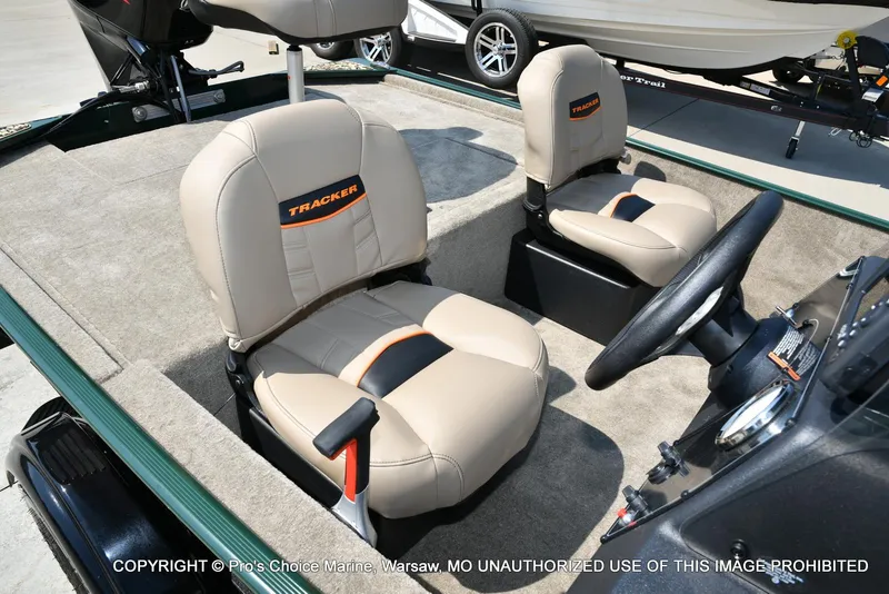 Slide: The Image of Tracker Bass Tracker Classic Limited 2026 - 34