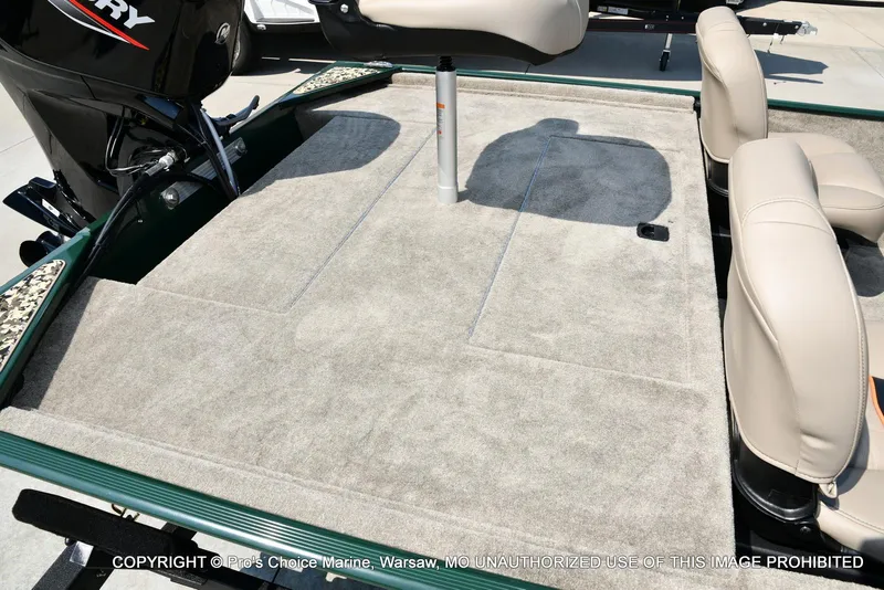 Slide: The Image of Tracker Bass Tracker Classic Limited 2026 - 35