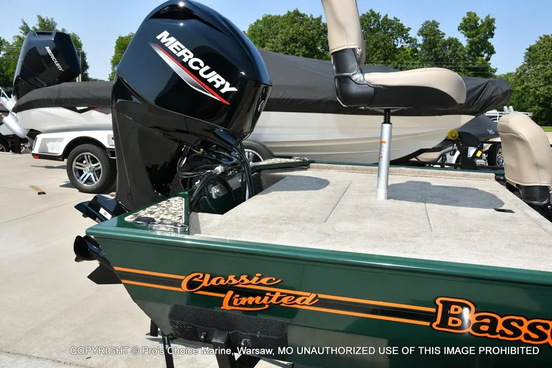 Slide: The Image of Tracker Bass Tracker Classic Limited 2026 - 4