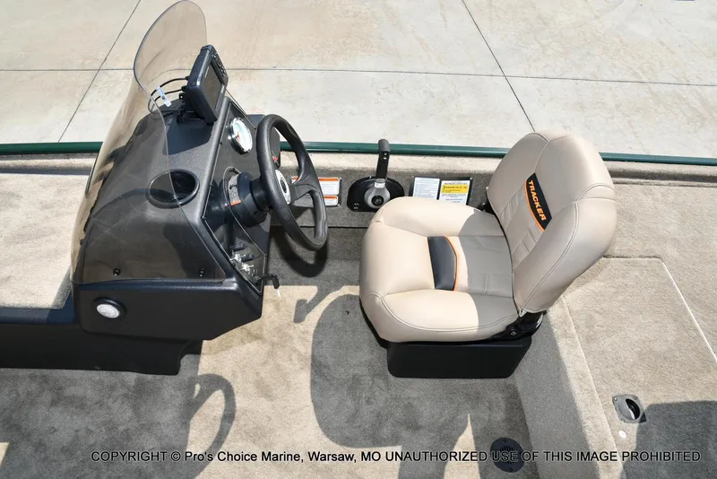 Slide: The Image of Tracker Bass Tracker Classic Limited 2026 - 41