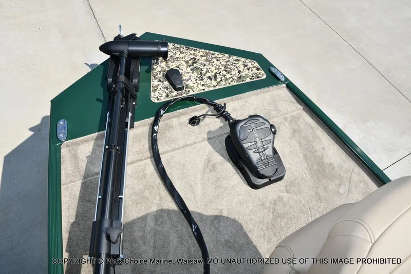 Slide: The Image of Tracker Bass Tracker Classic Limited 2026 - 47