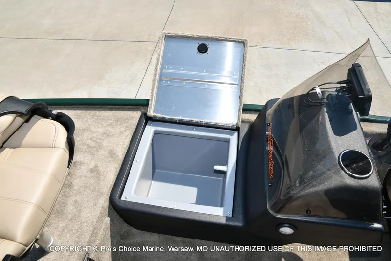 Slide: The Image of Tracker Bass Tracker Classic Limited 2026 - 48