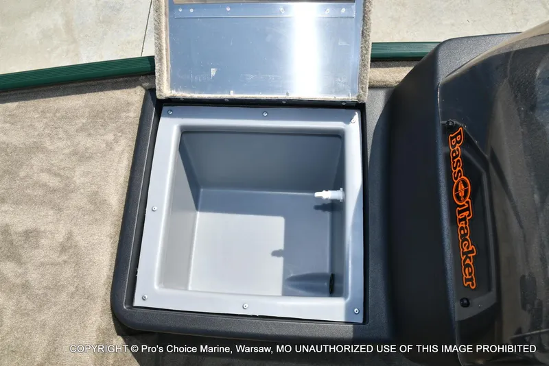 Slide: The Image of Tracker Bass Tracker Classic Limited 2026 - 49