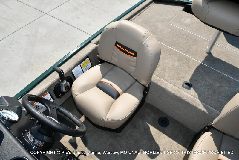 Slide: The Image of Tracker Bass Tracker Classic Limited 2026 - 55