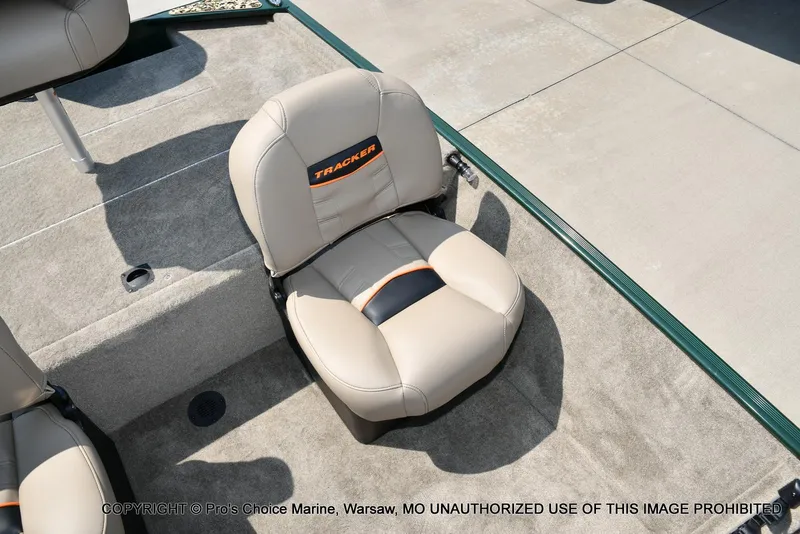 Slide: The Image of Tracker Bass Tracker Classic Limited 2026 - 56