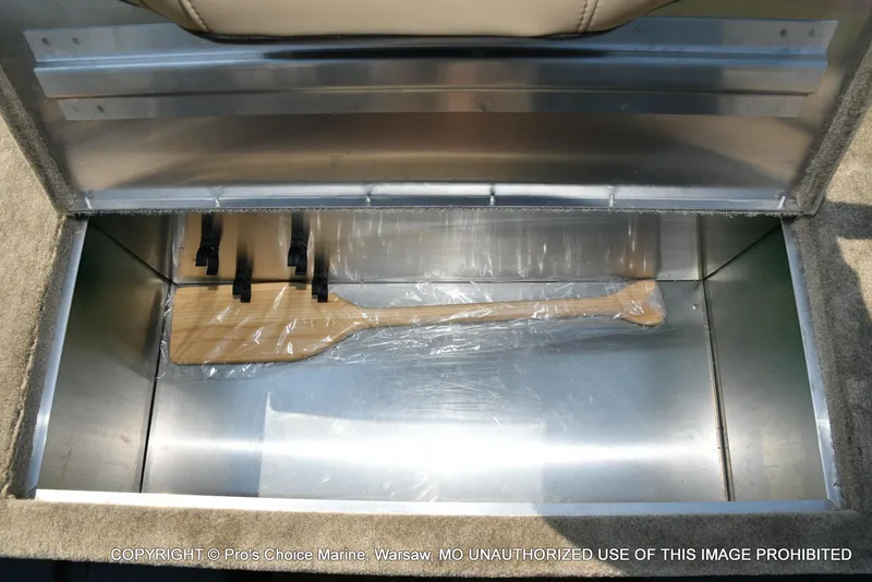 Slide: The Image of Tracker Bass Tracker Classic Limited 2026 - 62