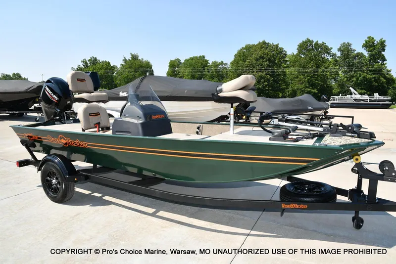 Slide: The Image of Tracker Bass Tracker Classic Limited 2026 - 67