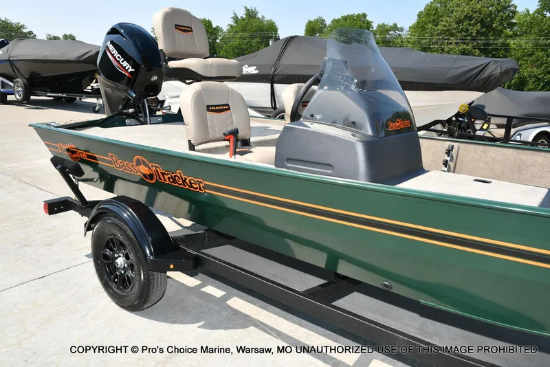 Slide: The Image of Tracker Bass Tracker Classic Limited 2026 - 75