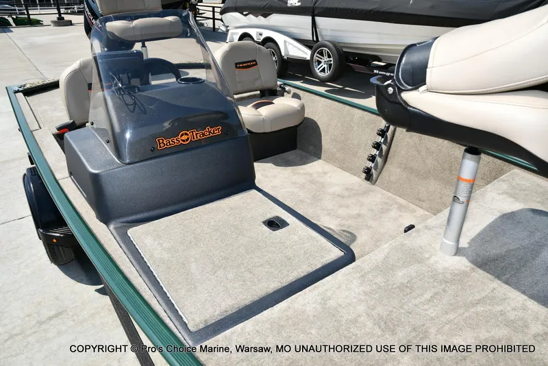 Slide: The Image of Tracker Bass Tracker Classic Limited 2026 - 8