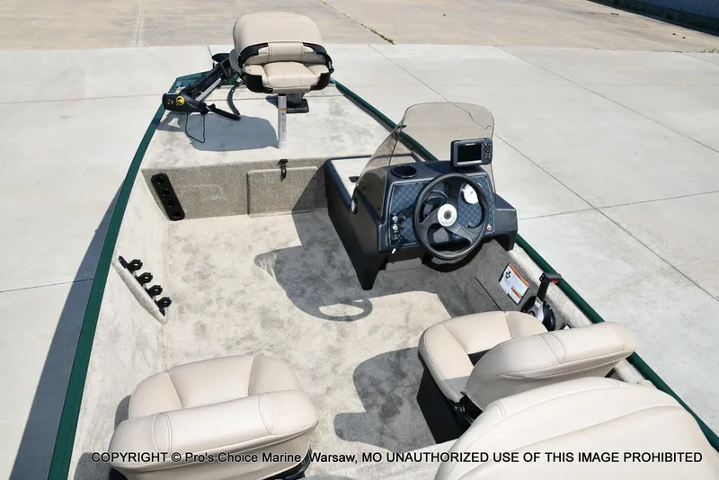 Slide: The Image of Tracker Bass Tracker Classic Limited 2026 - 9