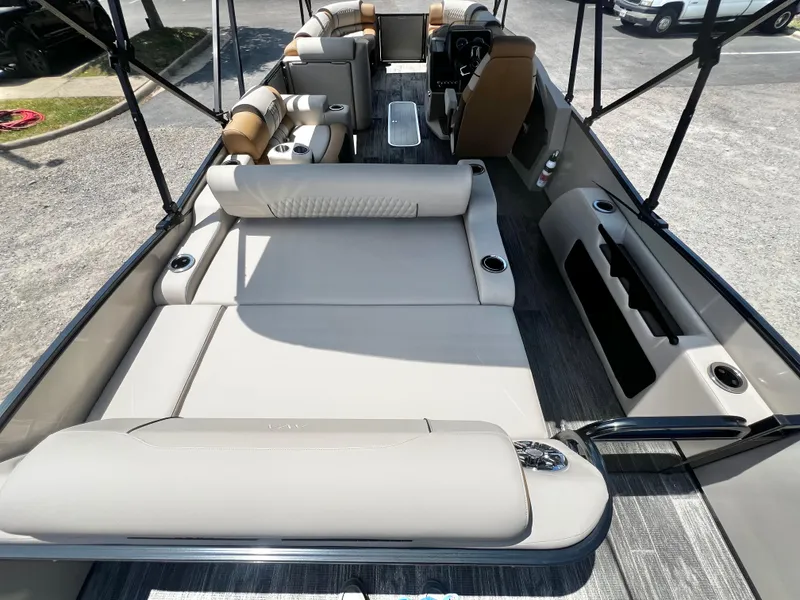 Slide: The Image of Avalon Catalina 25' Versatile Rear Lounge Triple-Toon - ARRIVES THURSDAY 6/12/2025! 2025 - 20