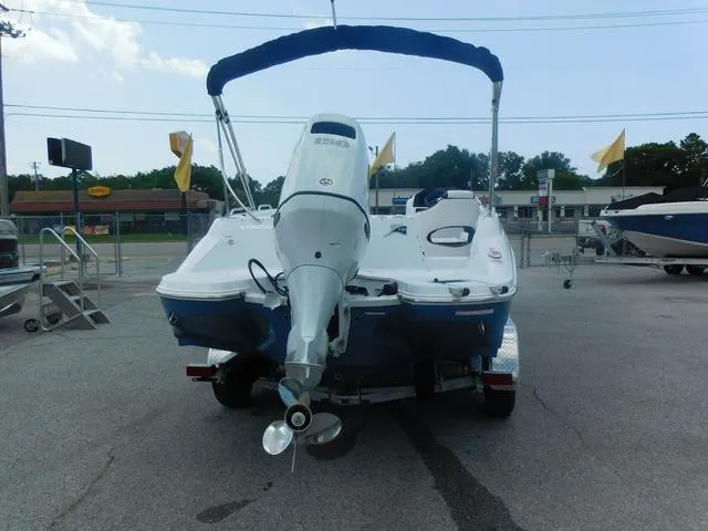 Slide: The Image of Stingray 212 SC 2025 - 3