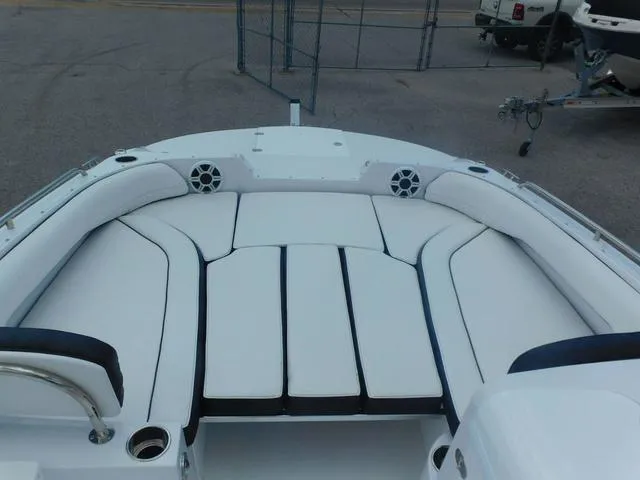 Slide: The Image of Stingray 212 SC 2025 - 4