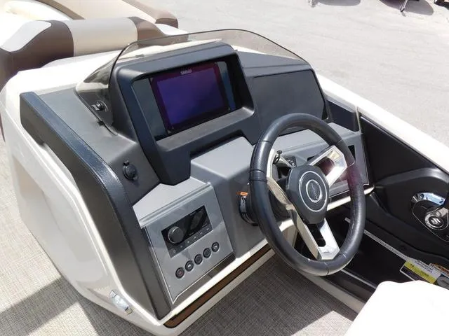 Slide: The Image of Avalon Catalina Platinum Quad Lounger 25 FT 2025 - 13