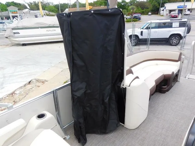 Slide: The Image of Avalon Catalina Platinum Quad Lounger 25 FT 2025 - 19