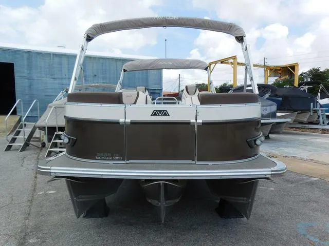 Slide: The Image of Avalon Catalina Platinum Quad Lounger 25 FT 2025 - 2