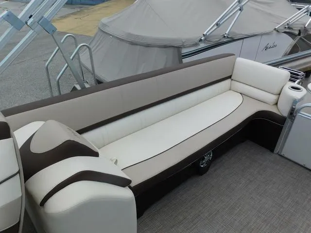 Slide: The Image of Avalon Catalina Platinum Quad Lounger 25 FT 2025 - 22