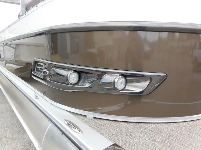 Slide: The Image of Avalon Catalina Platinum Quad Lounger 25 FT 2025 - 5