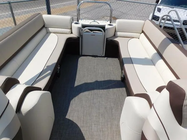 Slide: The Image of Avalon Catalina Platinum Quad Lounger 25 FT Windshield 2025 - 14