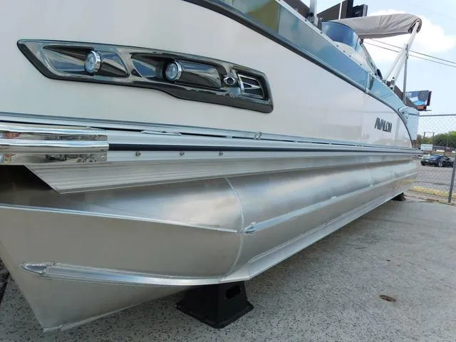 Slide: The Image of Avalon Catalina Platinum Quad Lounger 25 FT Windshield 2025 - 5