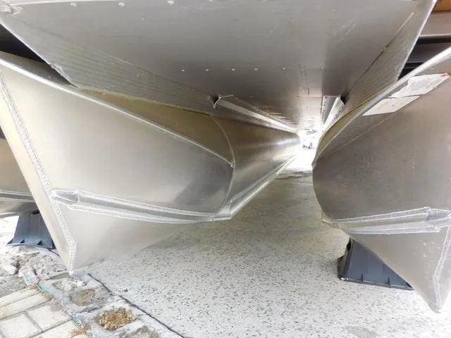 Slide: The Image of Avalon Catalina Platinum Quad Lounger 25 FT Windshield 2025 - 6