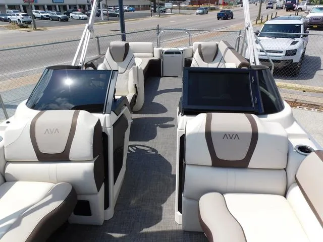 Slide: The Image of Avalon Catalina Platinum Quad Lounger 25 FT Windshield 2025 - 8