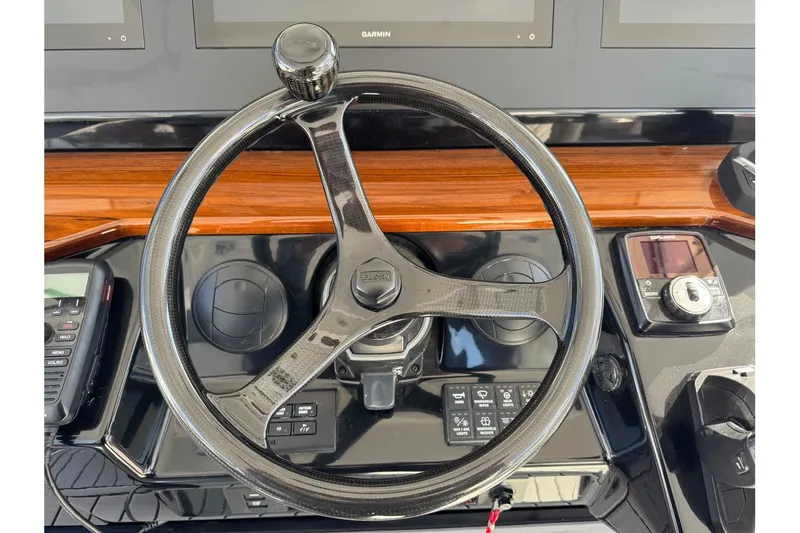 Slide: The Image of Everglades 395 Center Console 2022 - 11