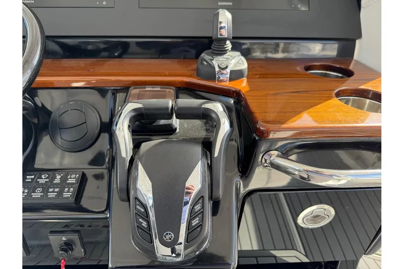 Slide: The Image of Everglades 395 Center Console 2022 - 12