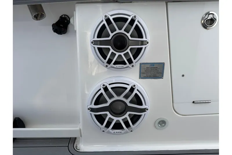 Slide: The Image of Everglades 395 Center Console 2022 - 18