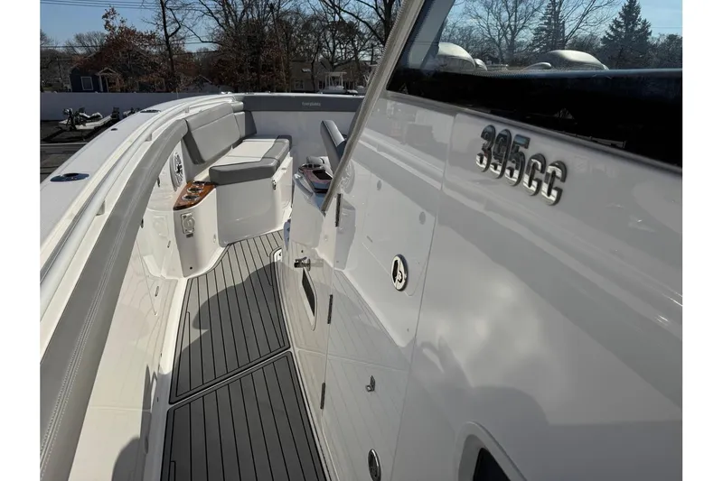 Slide: The Image of Everglades 395 Center Console 2022 - 19