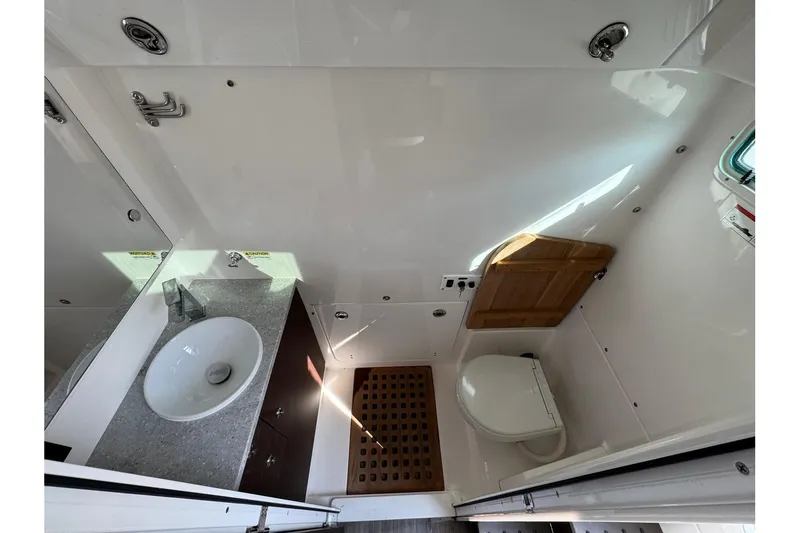 Slide: The Image of Everglades 395 Center Console 2022 - 22