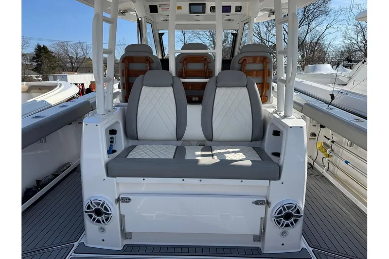 Slide: The Image of Everglades 395 Center Console 2022 - 4