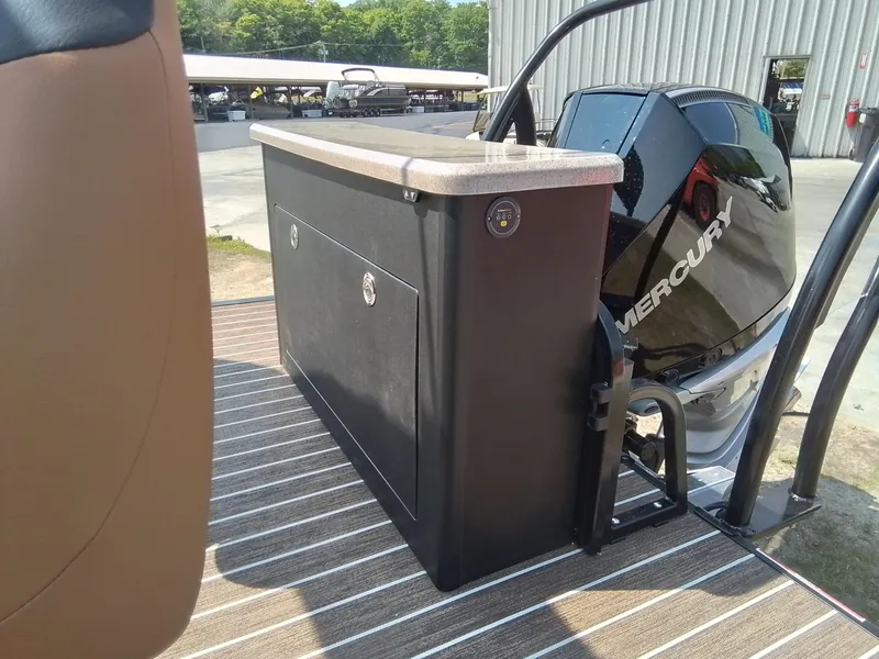 Slide: The Image of Premier 250 Solaris RS 2025 - 12