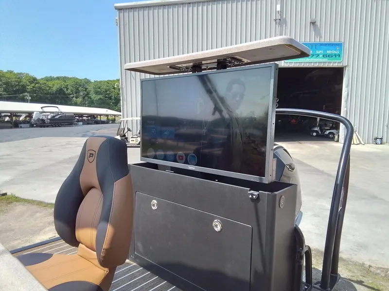 Slide: The Image of Premier 250 Solaris RS 2025 - 13