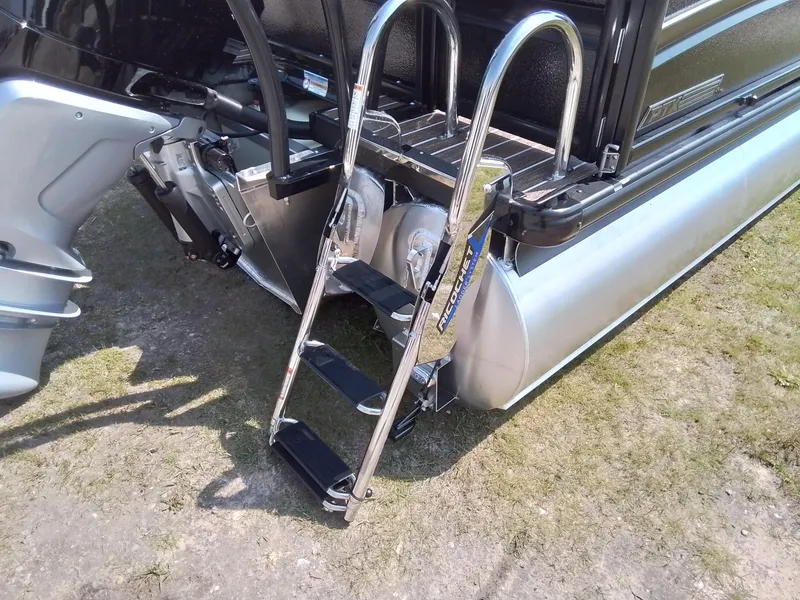 Slide: The Image of Premier 250 Solaris RS 2025 - 22