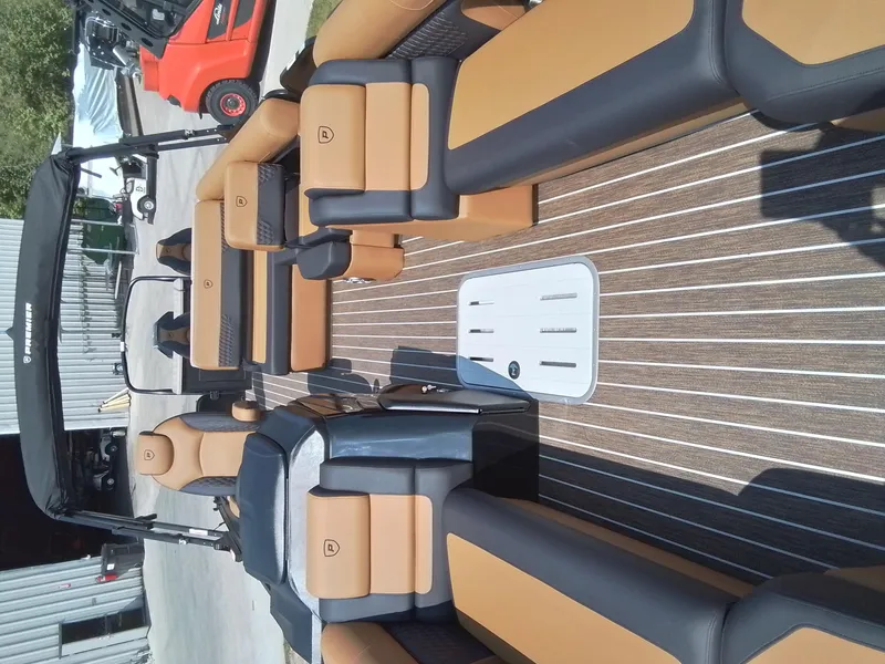 Slide: The Image of Premier 250 Solaris RS 2025 - 24