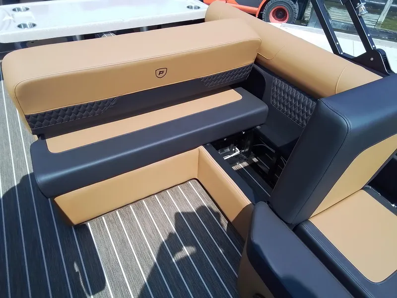 Slide: The Image of Premier 250 Solaris RS 2025 - 28