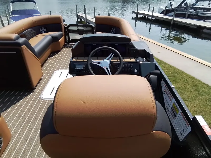 Slide: The Image of Premier 250 Solaris RS 2025 - 31