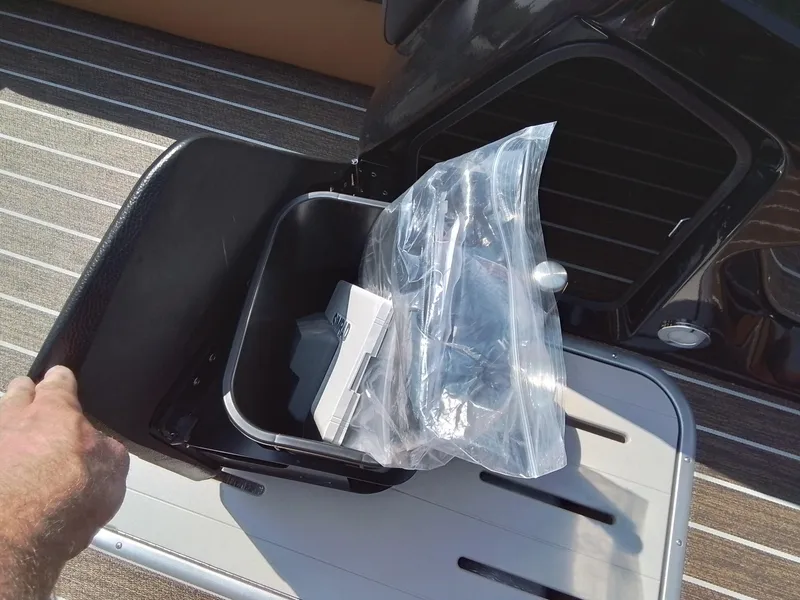 Slide: The Image of Premier 250 Solaris RS 2025 - 32