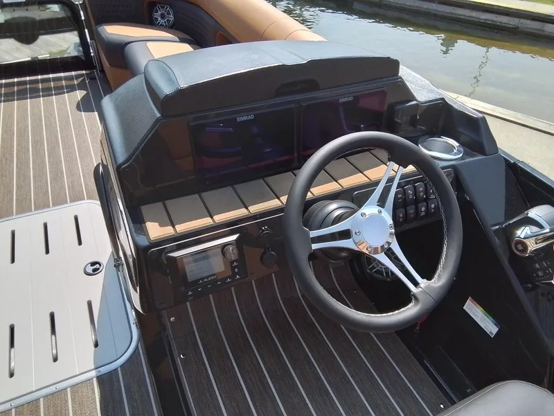 Slide: The Image of Premier 250 Solaris RS 2025 - 34