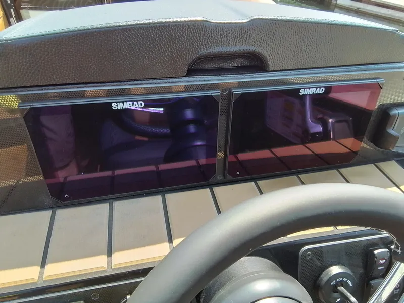 Slide: The Image of Premier 250 Solaris RS 2025 - 35