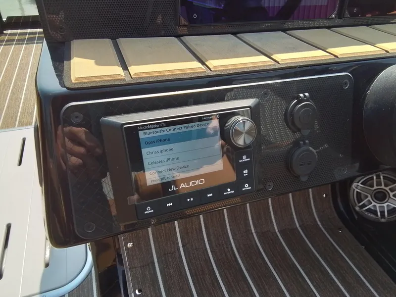 Slide: The Image of Premier 250 Solaris RS 2025 - 36