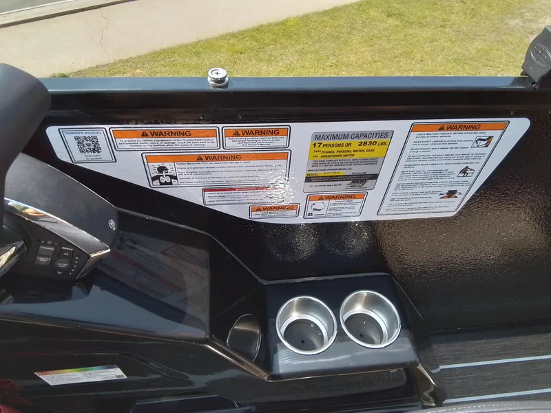 Slide: The Image of Premier 250 Solaris RS 2025 - 38