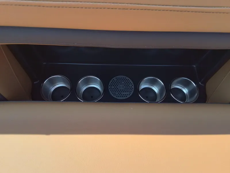 Slide: The Image of Premier 250 Solaris RS 2025 - 41