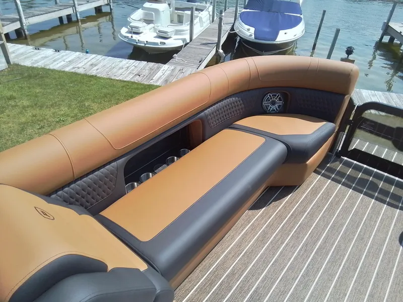 Slide: The Image of Premier 250 Solaris RS 2025 - 42