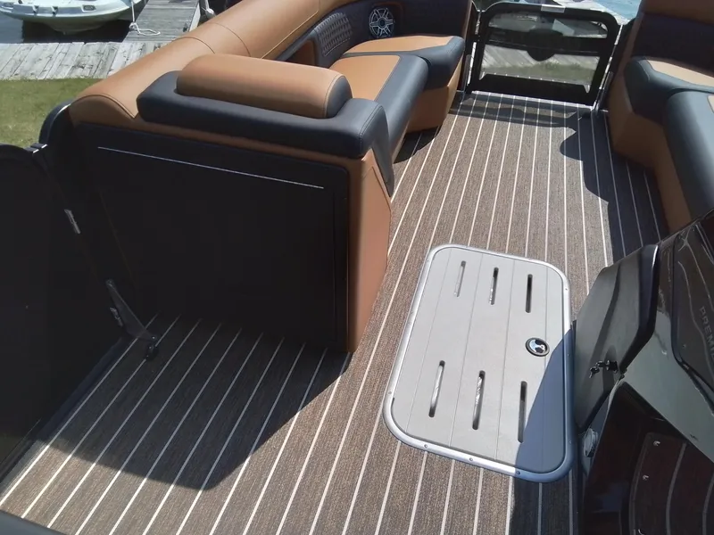 Slide: The Image of Premier 250 Solaris RS 2025 - 44